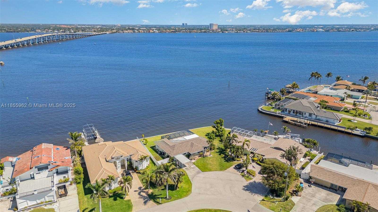 Small Image of 1750 SANDY CIRCLE, Cape Coral Number 8