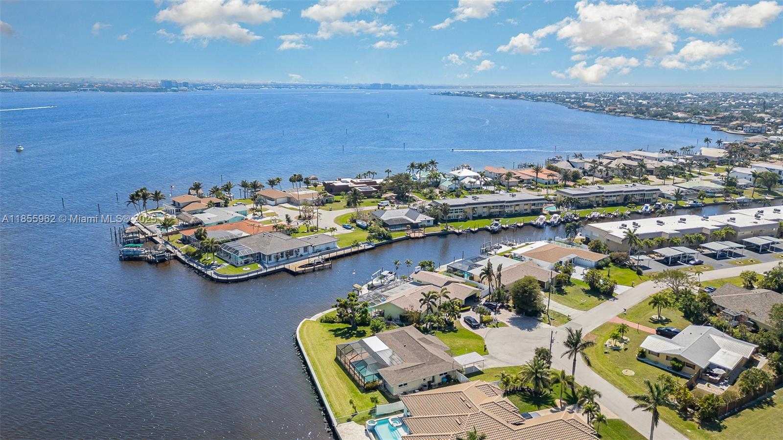 Small Image of 1750 SANDY CIRCLE, Cape Coral Number 9
