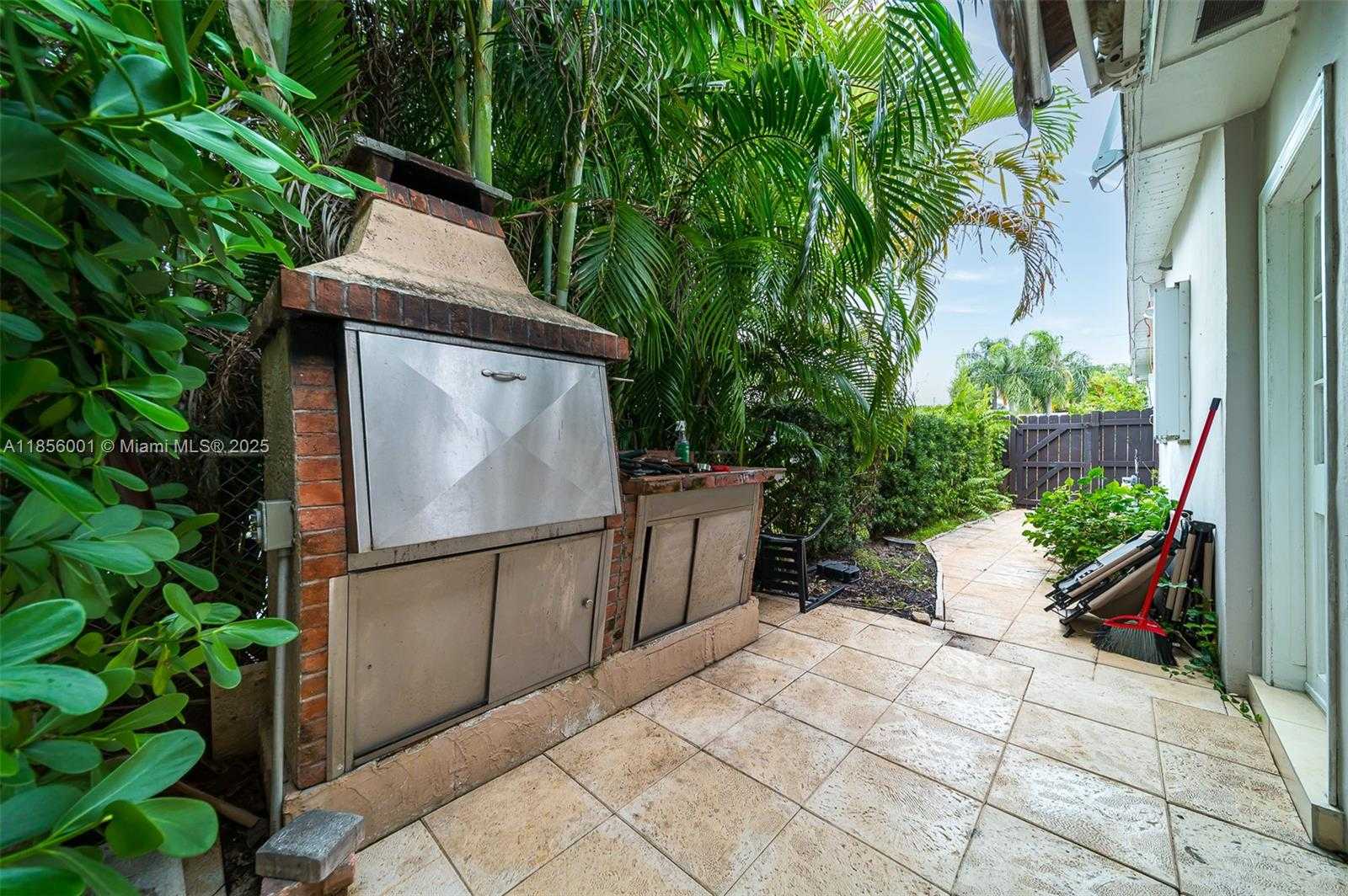 Small Image of 2340 NORTH EAST 192ND ST, Miami Number 10