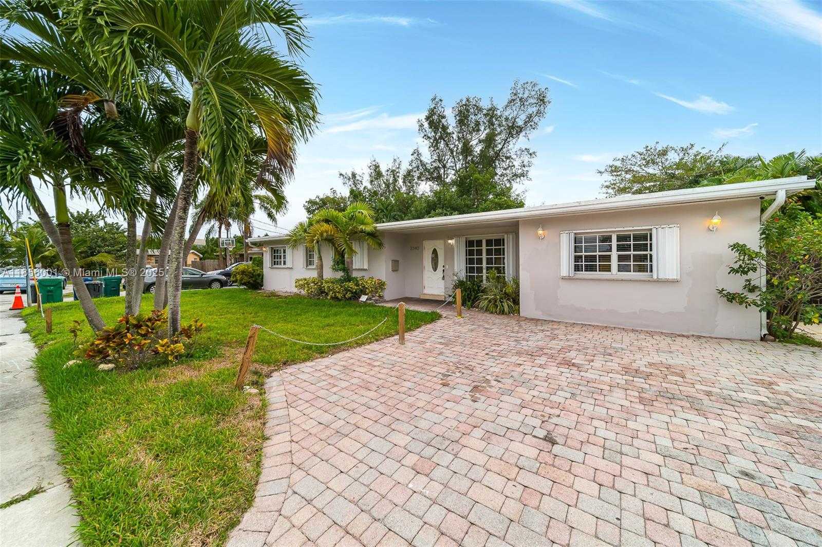 Small Image of 2340 NORTH EAST 192ND ST, Miami Number 13