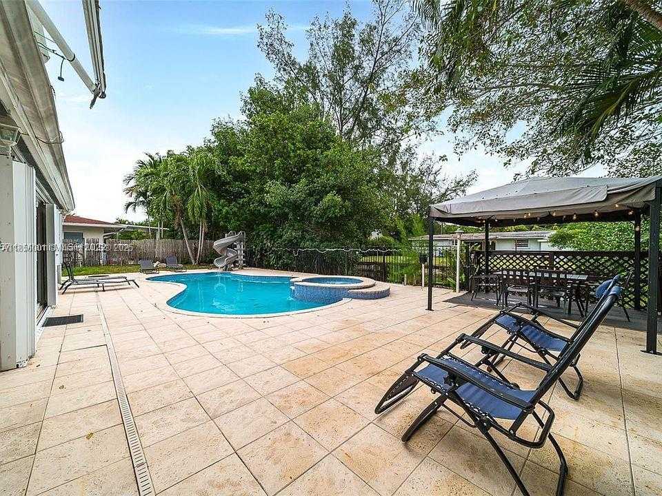 Small Image of 2340 NORTH EAST 192ND ST, Miami Number 2