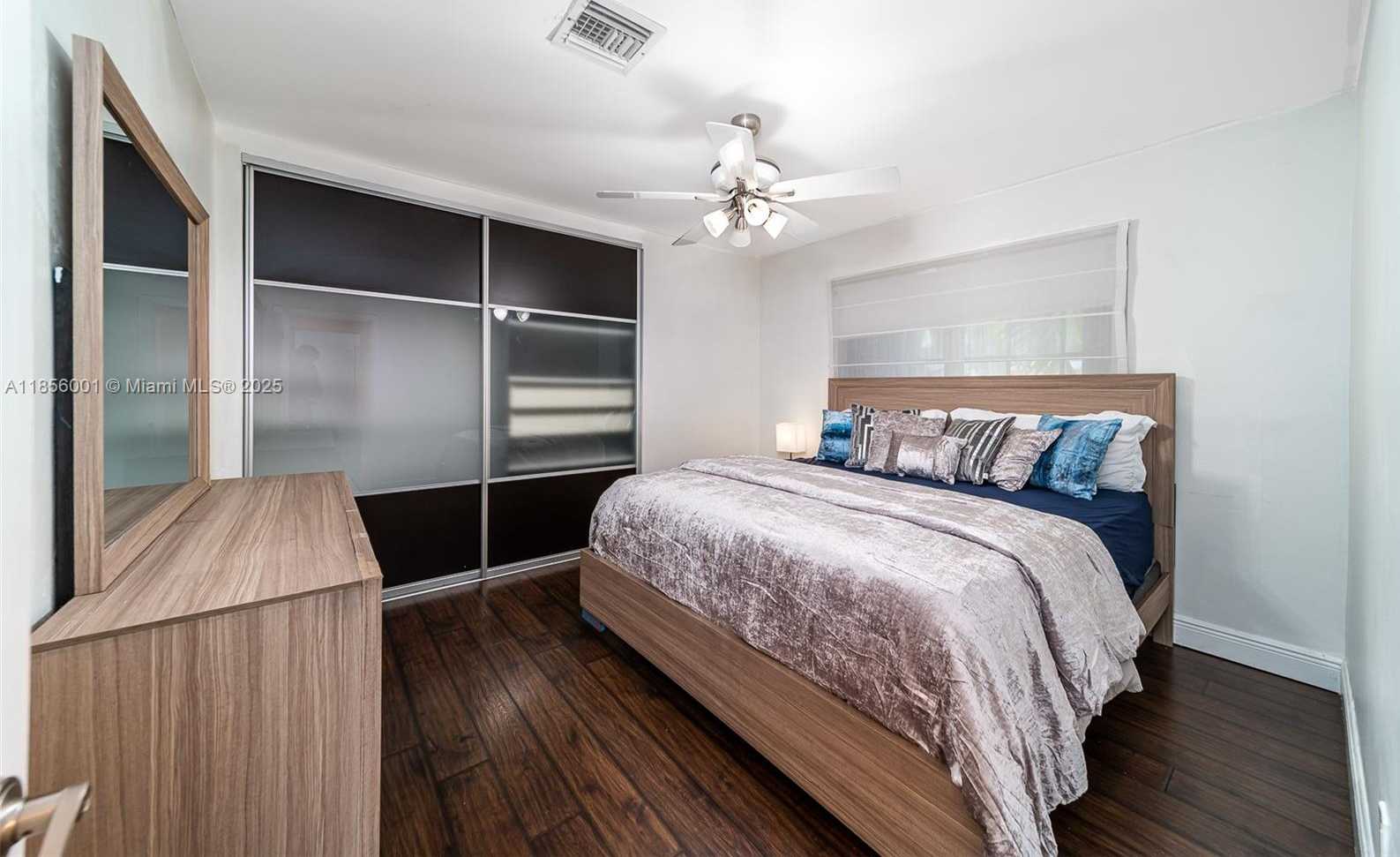 Small Image of 2340 NORTH EAST 192ND ST, Miami Number 8