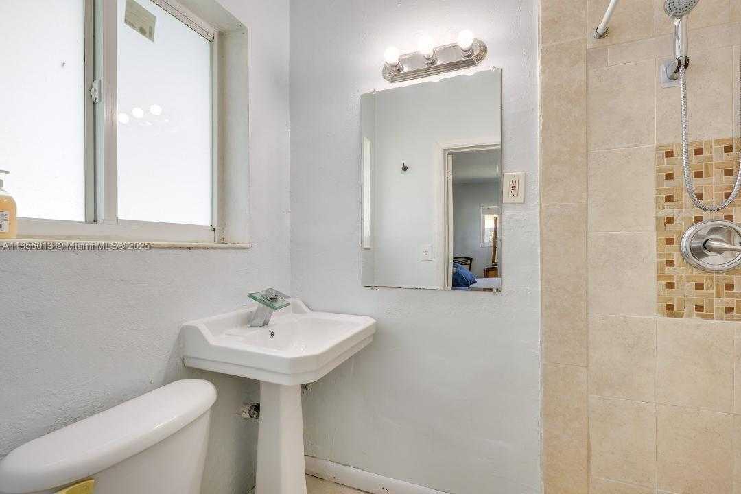 Small Image of 3431 JACKSON BLVD, Fort Lauderdale Number 11