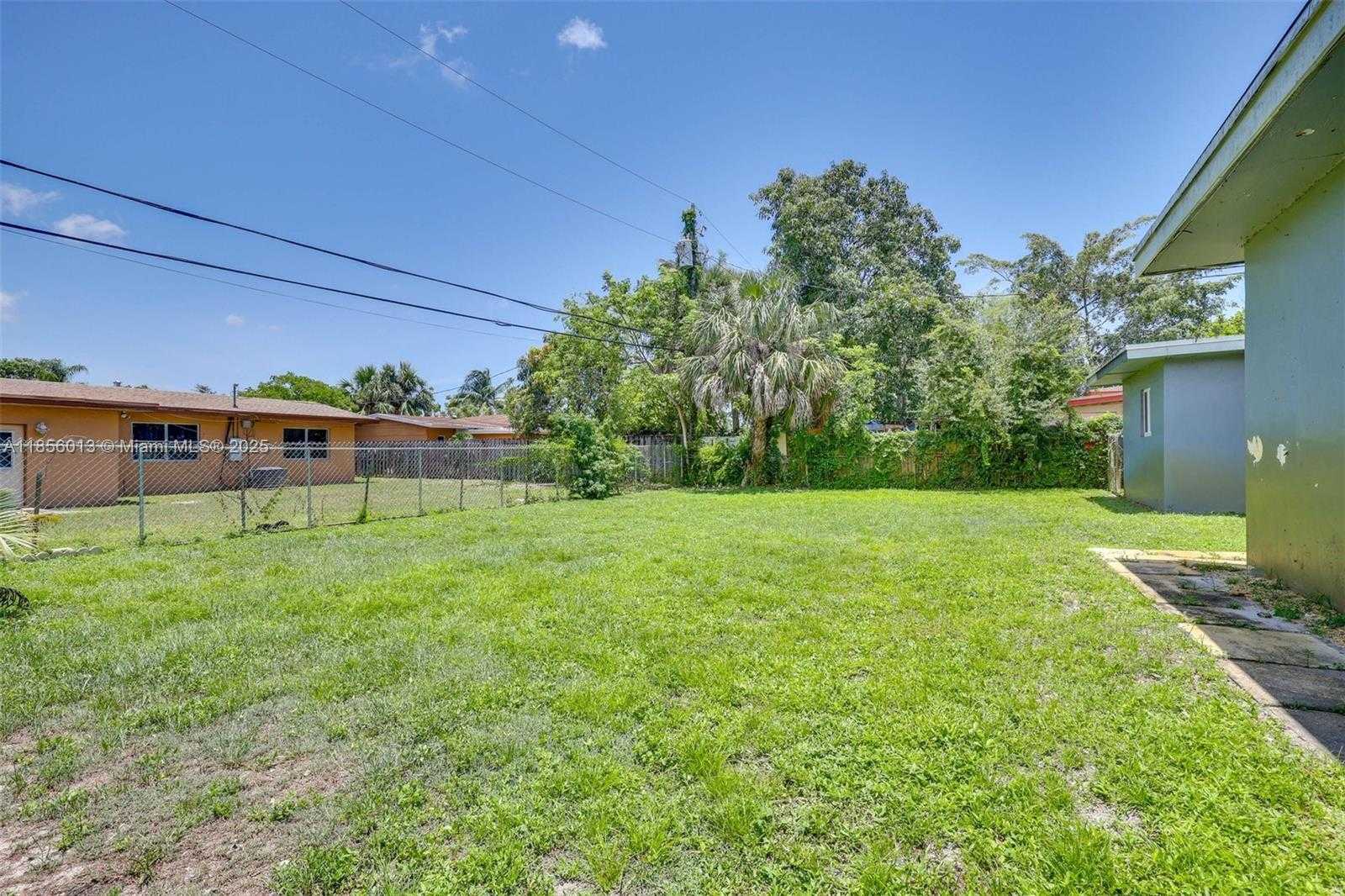 Small Image of 3431 JACKSON BLVD, Fort Lauderdale Number 2