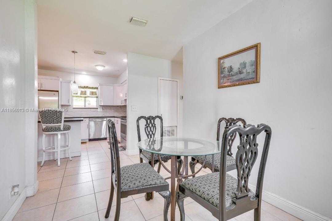 Small Image of 3431 JACKSON BLVD, Fort Lauderdale Number 3