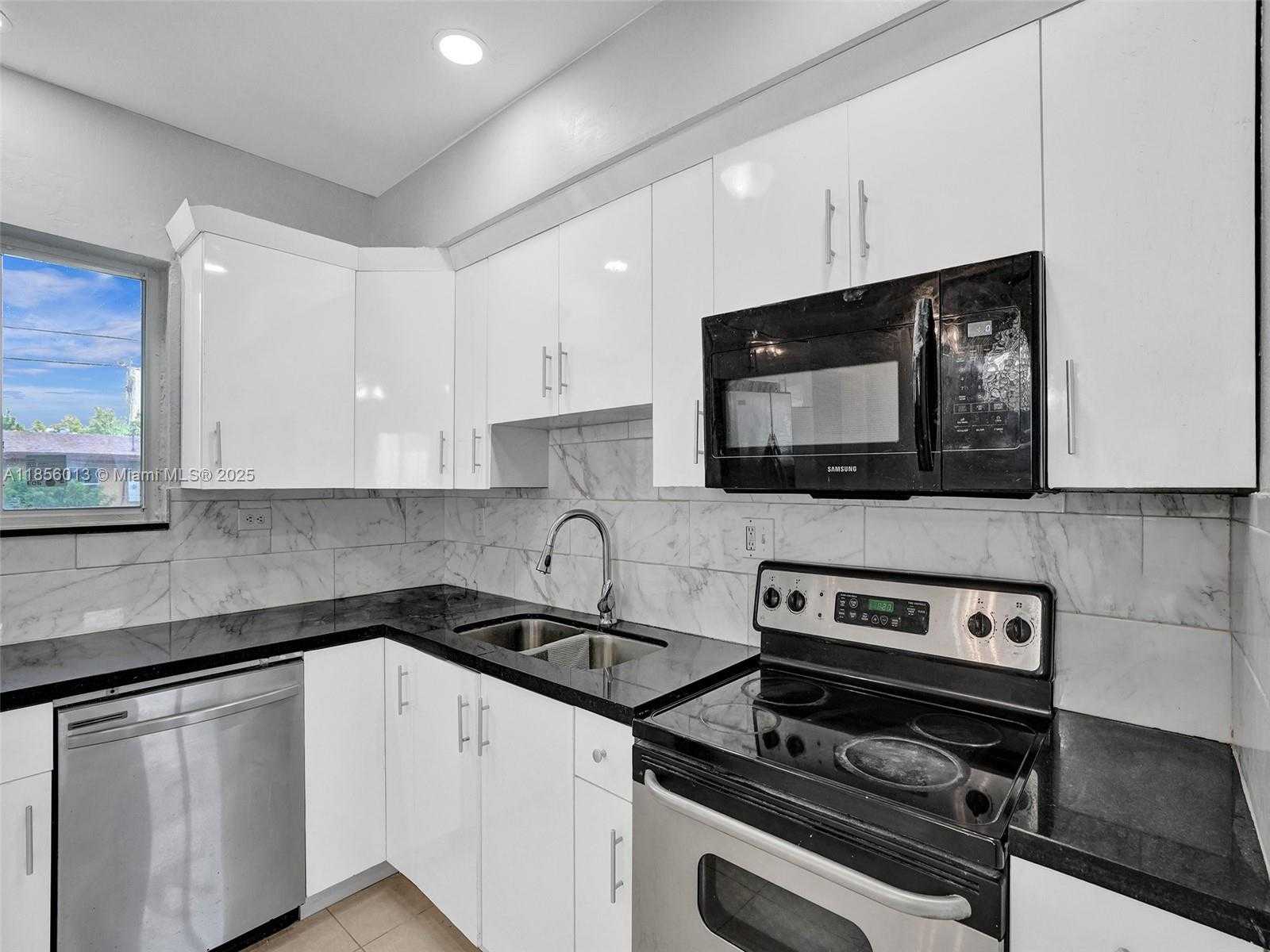 Small Image of 3431 JACKSON BLVD, Fort Lauderdale Number 4
