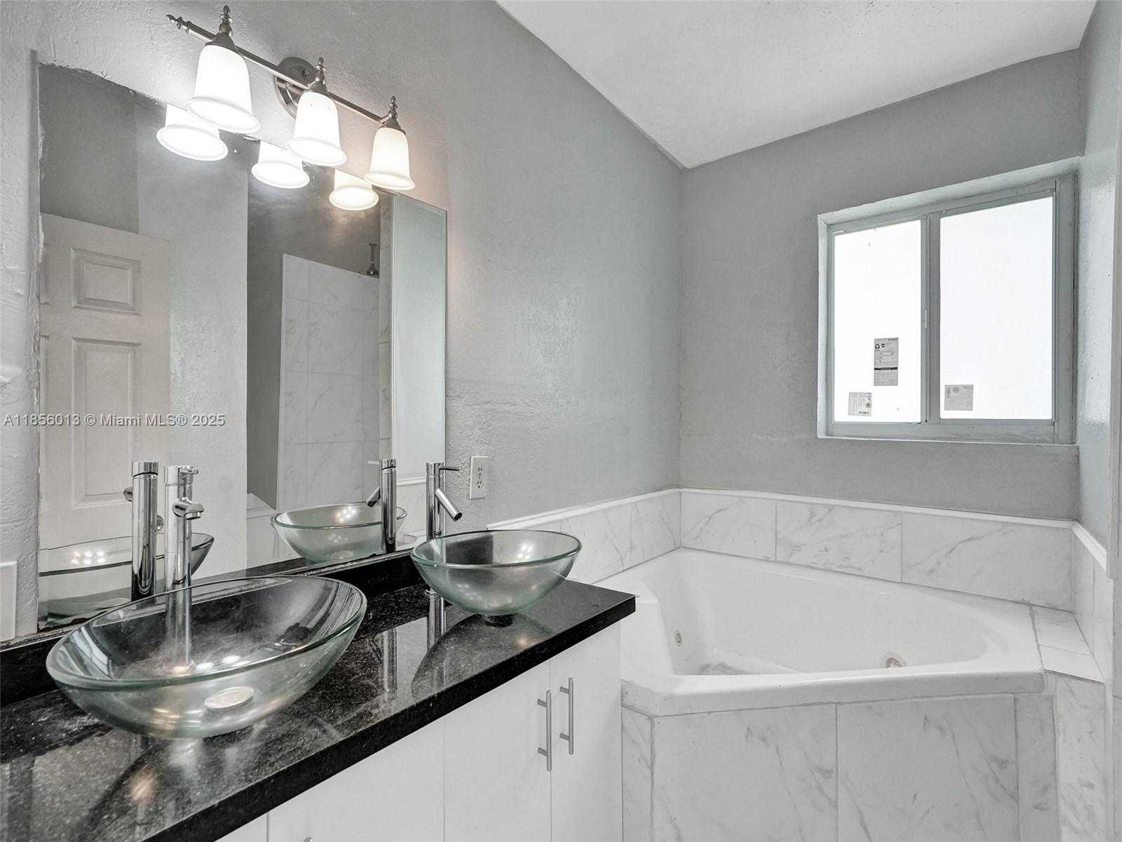 Small Image of 3431 JACKSON BLVD, Fort Lauderdale Number 6