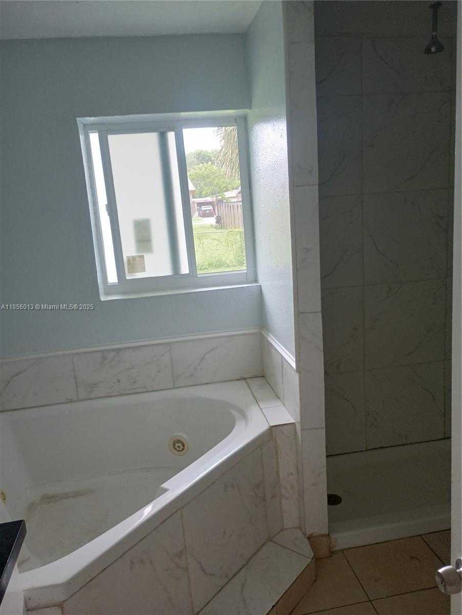 Small Image of 3431 JACKSON BLVD, Fort Lauderdale Number 7
