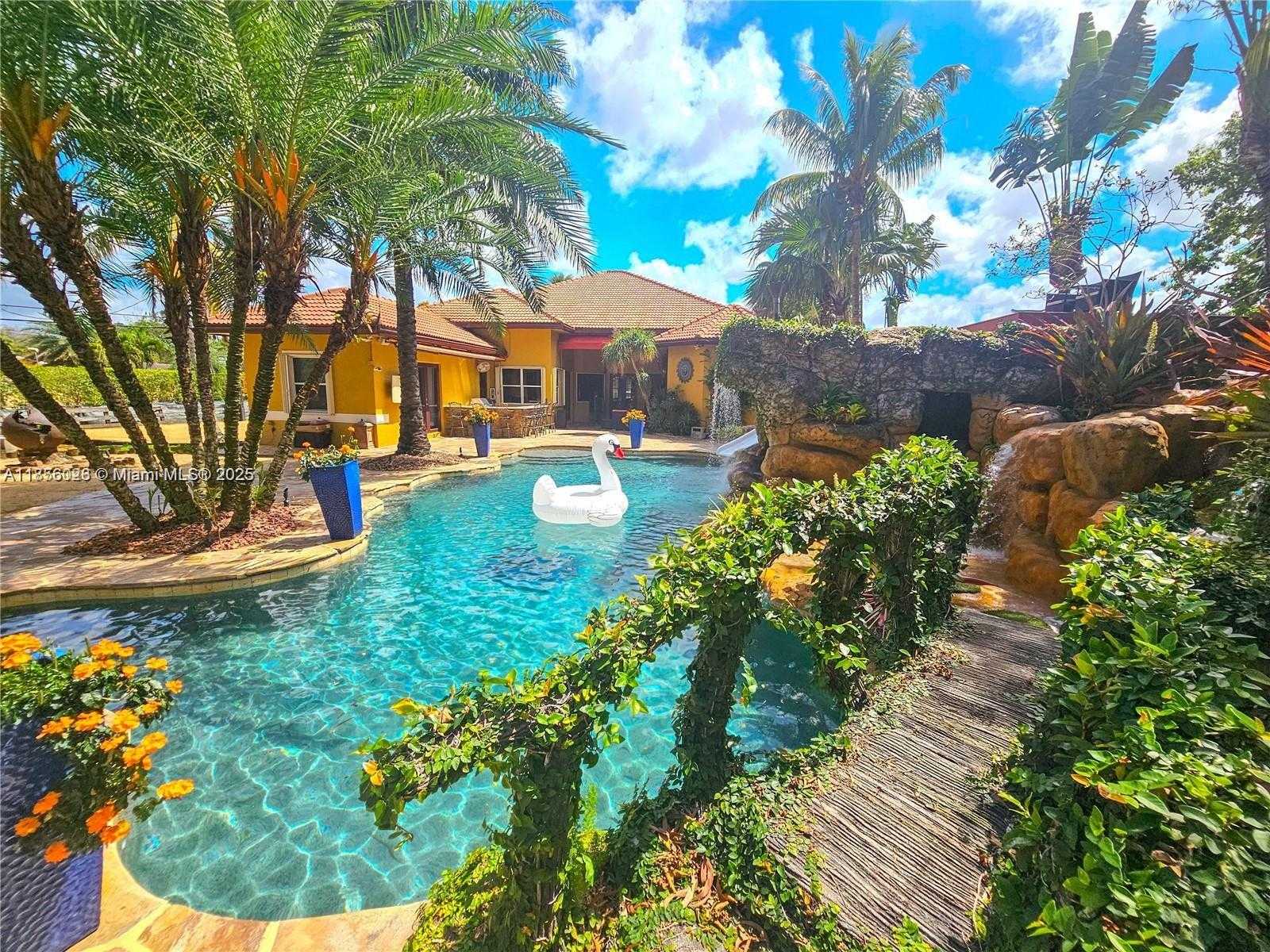 Small Image of 14503 SOUTH WEST 16TH ST, Davie Number 30