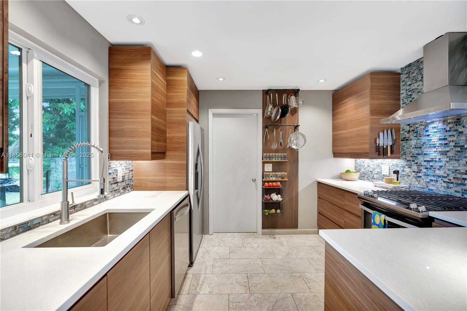 Small Image of 553 RIVERSIDE DRIVE, Palm Beach Gardens Number 26