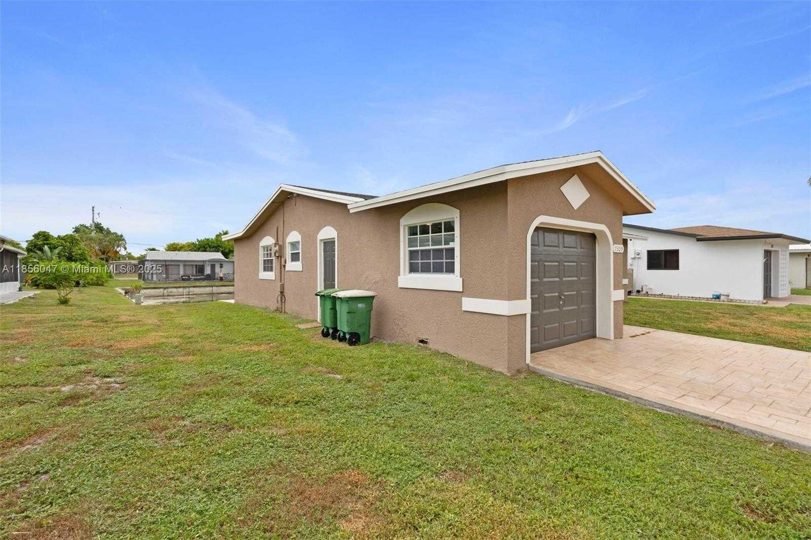 Small Image of 7309 NORTH WEST 60TH ST, Tamarac Number 17