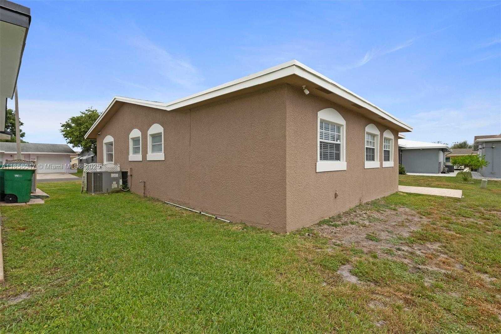 Small Image of 7309 NORTH WEST 60TH ST, Tamarac Number 18