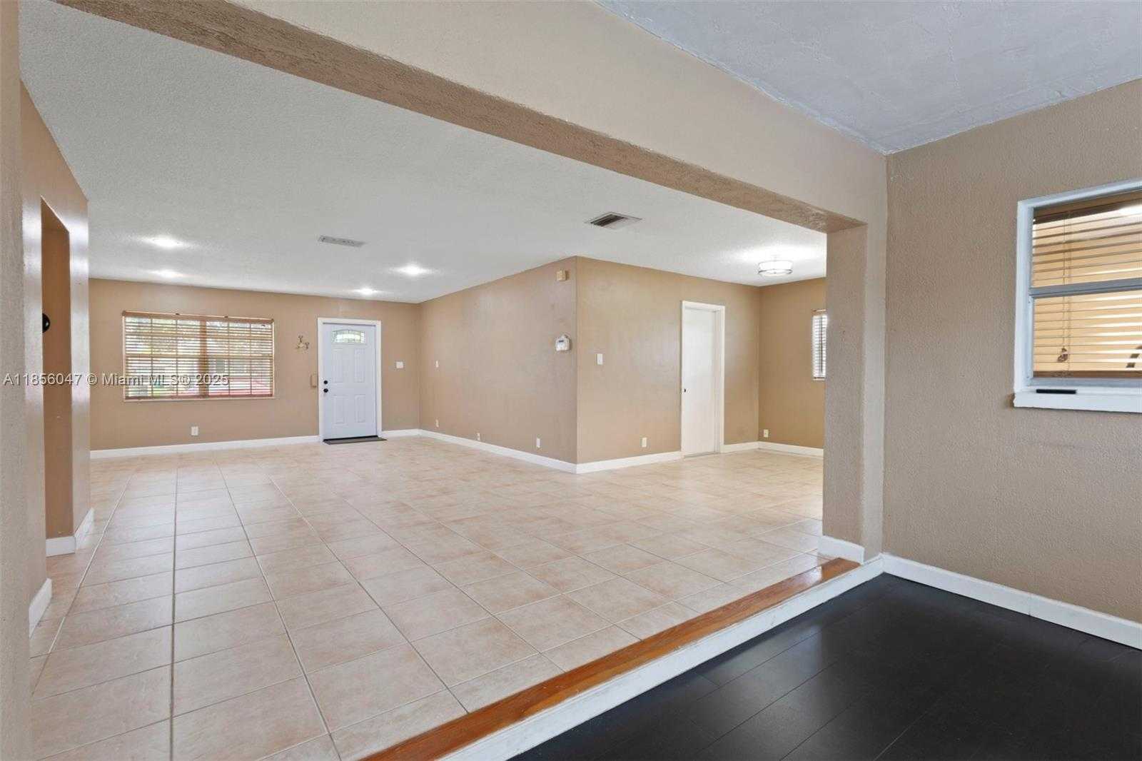 Small Image of 7309 NORTH WEST 60TH ST, Tamarac Number 6