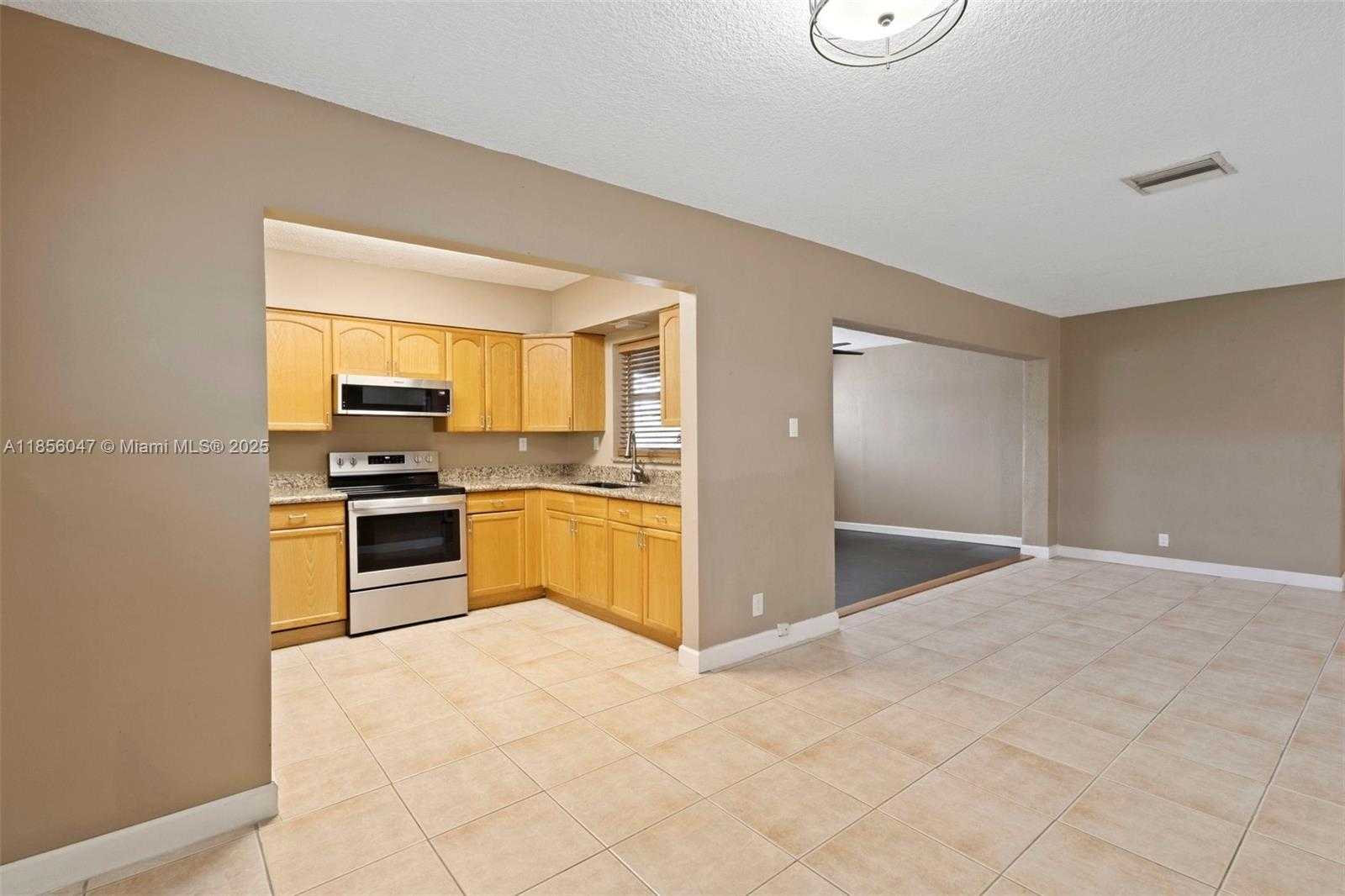 Small Image of 7309 NORTH WEST 60TH ST, Tamarac Number 7