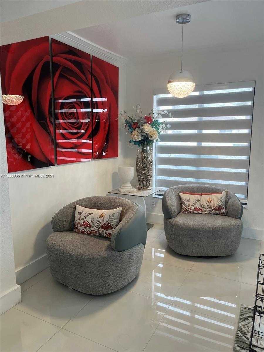 Small Image of 19570 NORTH WEST 55TH CIR PL, Miami Gardens Number 5