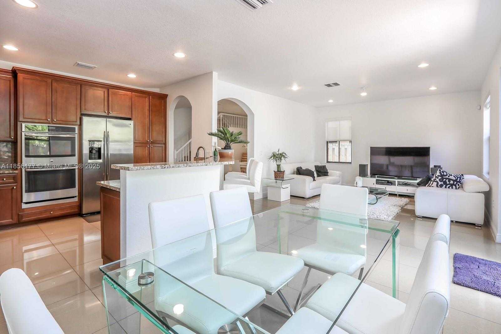 Small Image of 8868 NORTH WEST 101ST PL, Doral Number 4