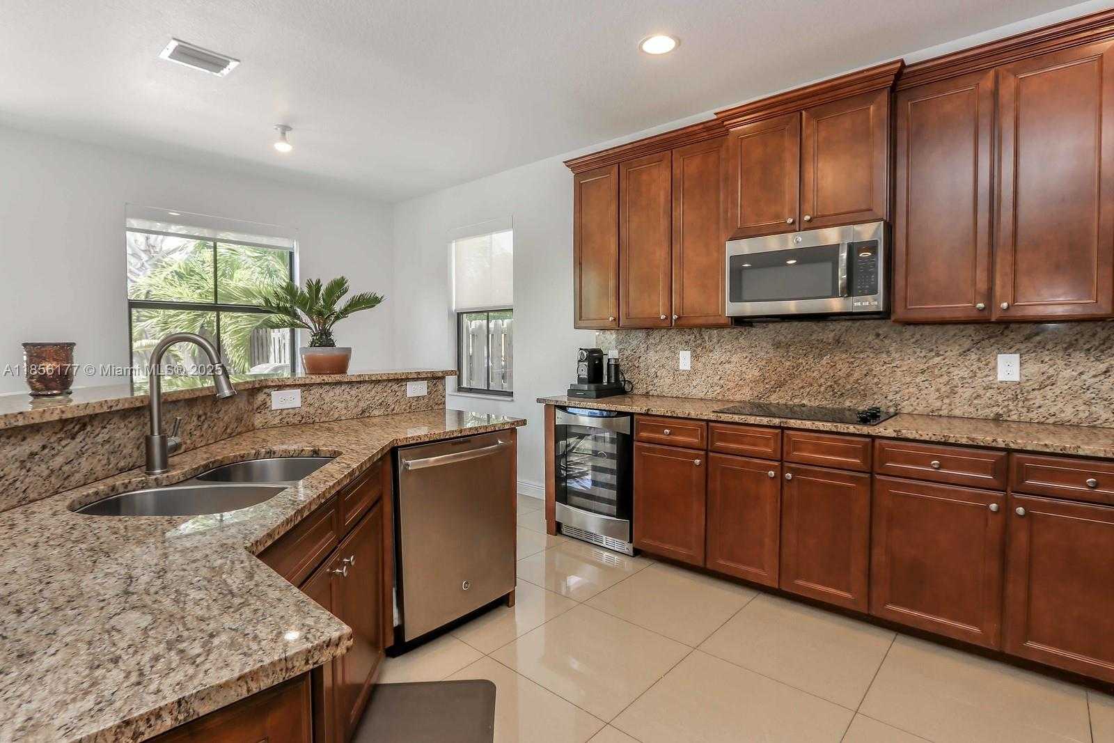 Small Image of 8868 NORTH WEST 101ST PL, Doral Number 6