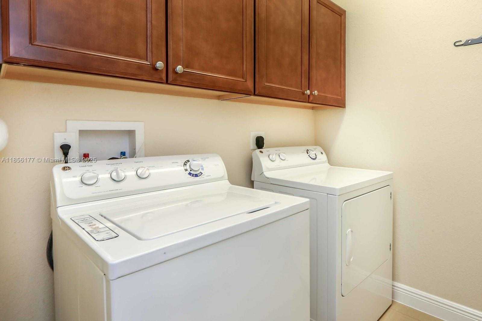 Small Image of 8868 NORTH WEST 101ST PL, Doral Number 7