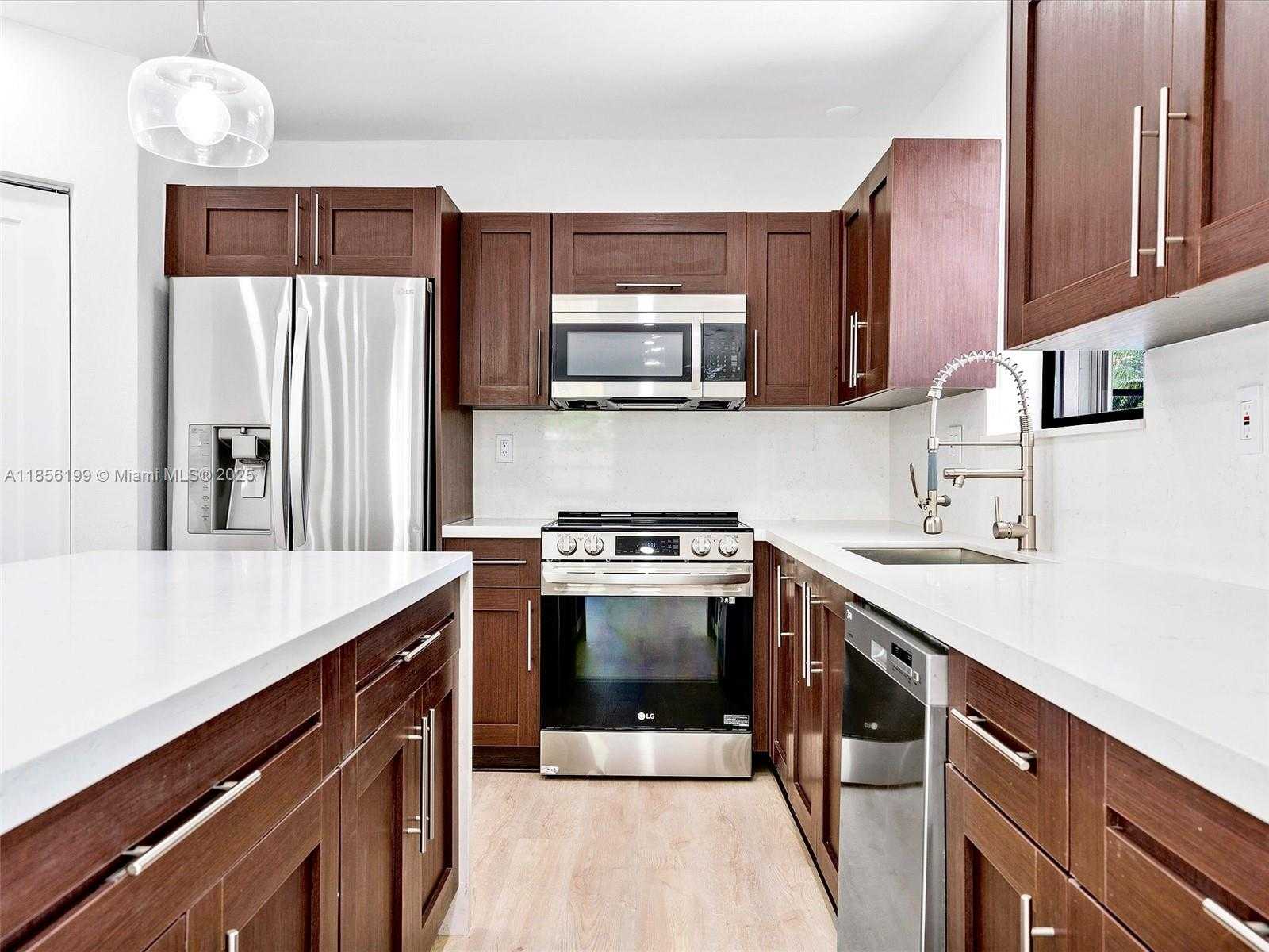 Small Image of 9310 SOUTH WEST 165TH ST, Palmetto Bay Number 2