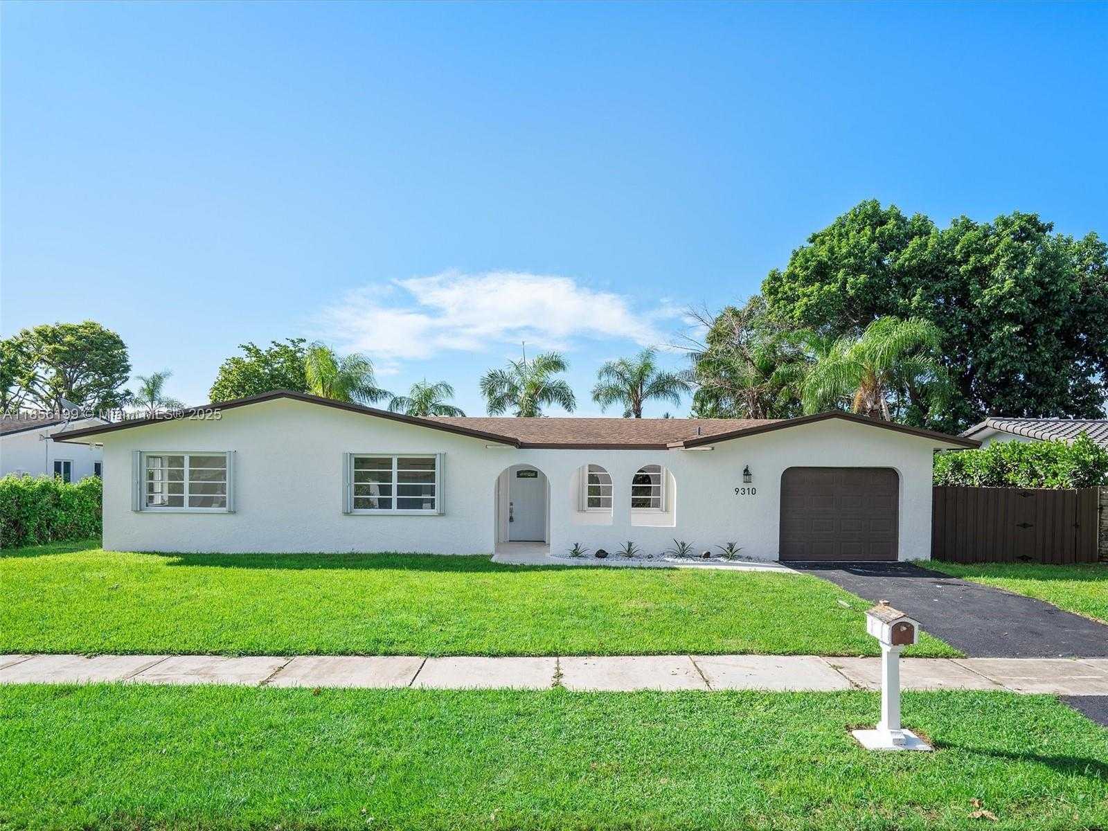 Small Image of 9310 SOUTH WEST 165TH ST, Palmetto Bay Number 4
