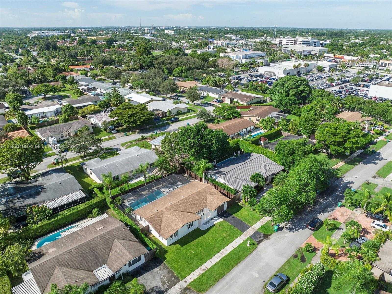 Small Image of 9310 SOUTH WEST 165TH ST, Palmetto Bay Number 43