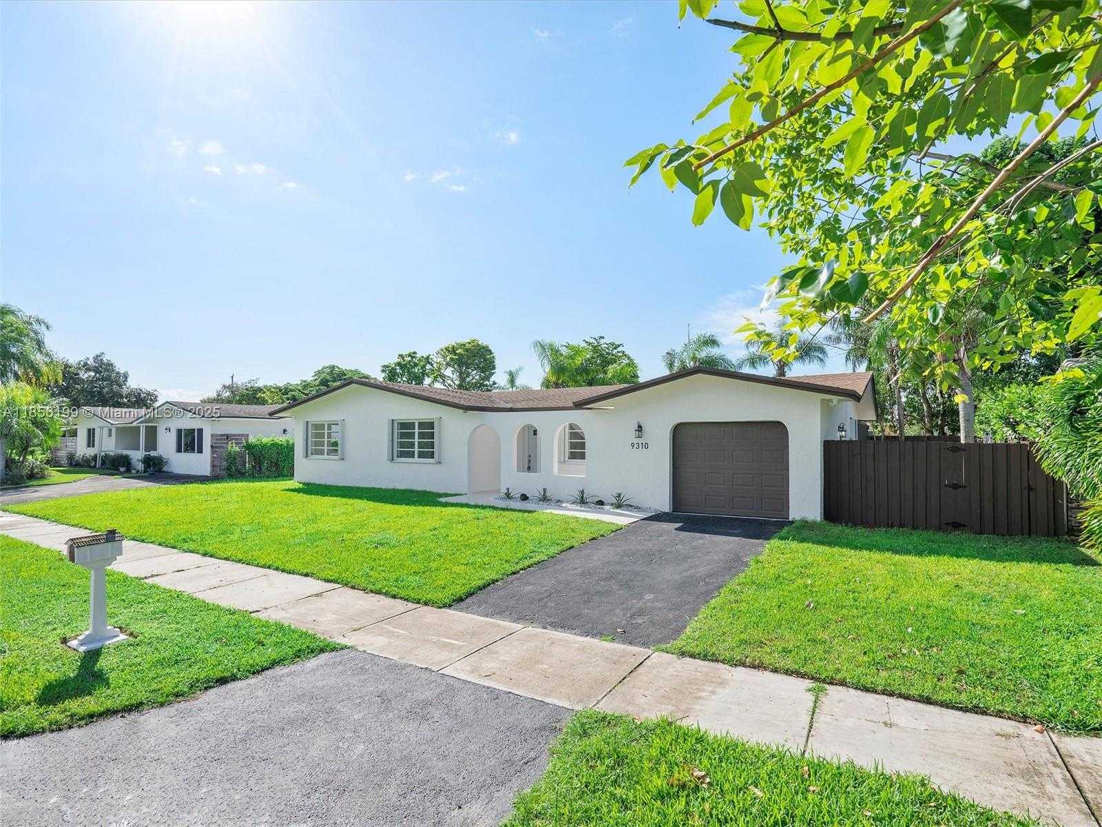 Small Image of 9310 SOUTH WEST 165TH ST, Palmetto Bay Number 5