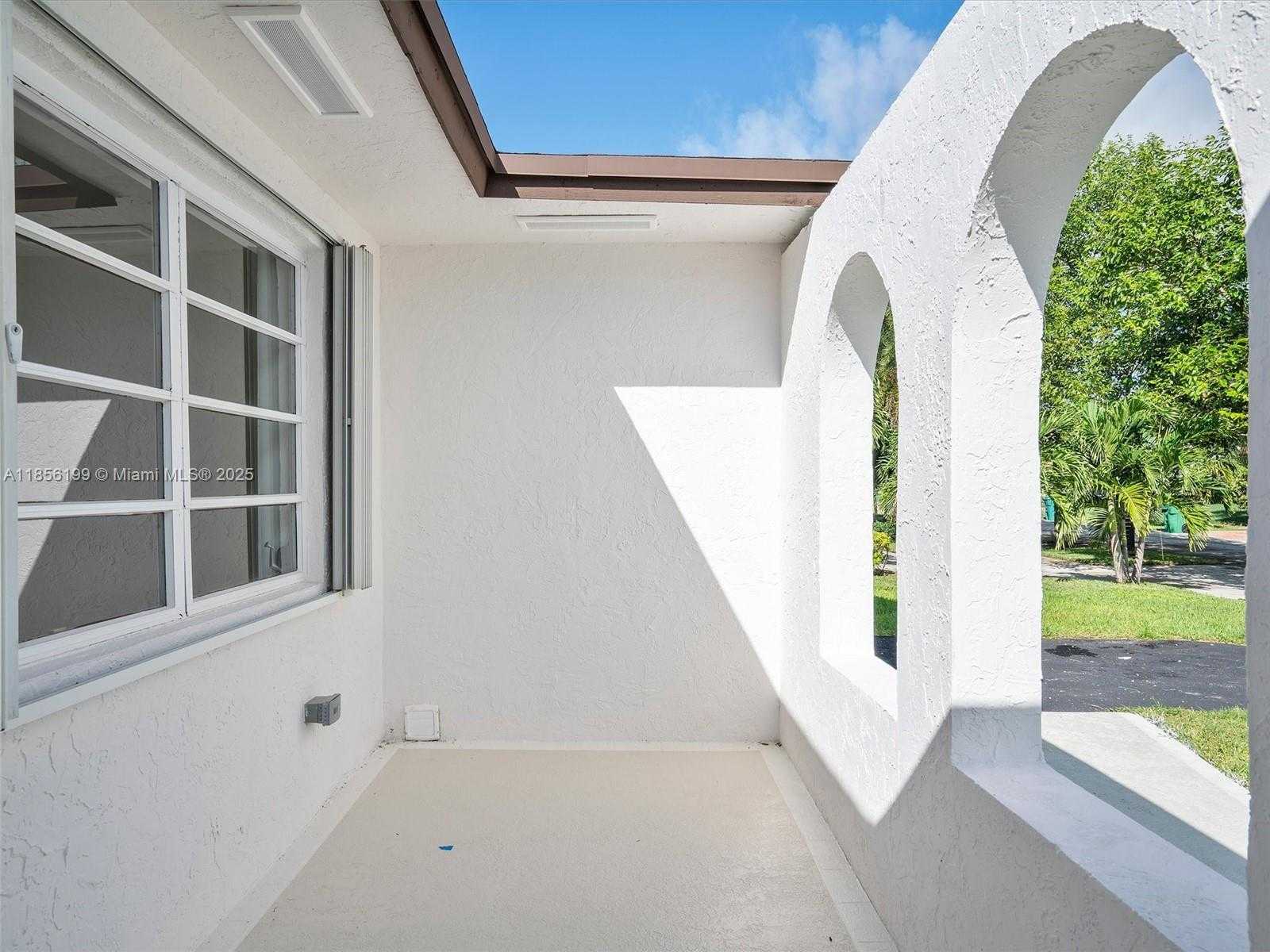 Small Image of 9310 SOUTH WEST 165TH ST, Palmetto Bay Number 7