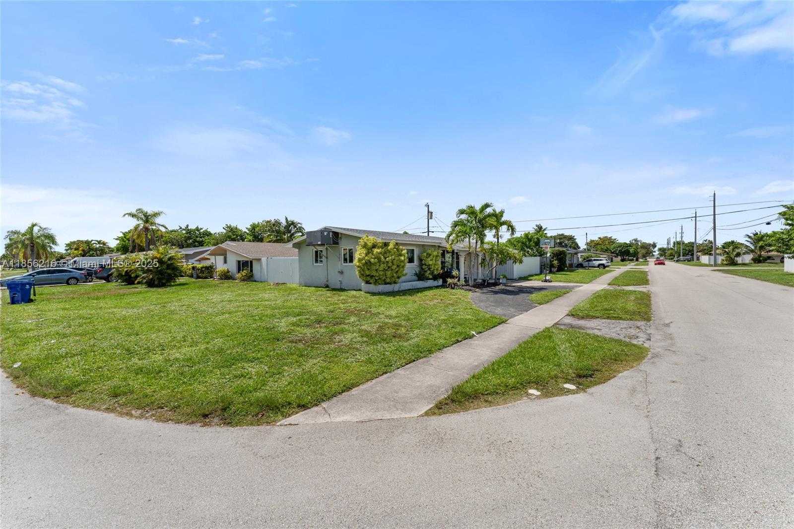 Small Image of 2020 DE SOTO DR, Miramar Number 2