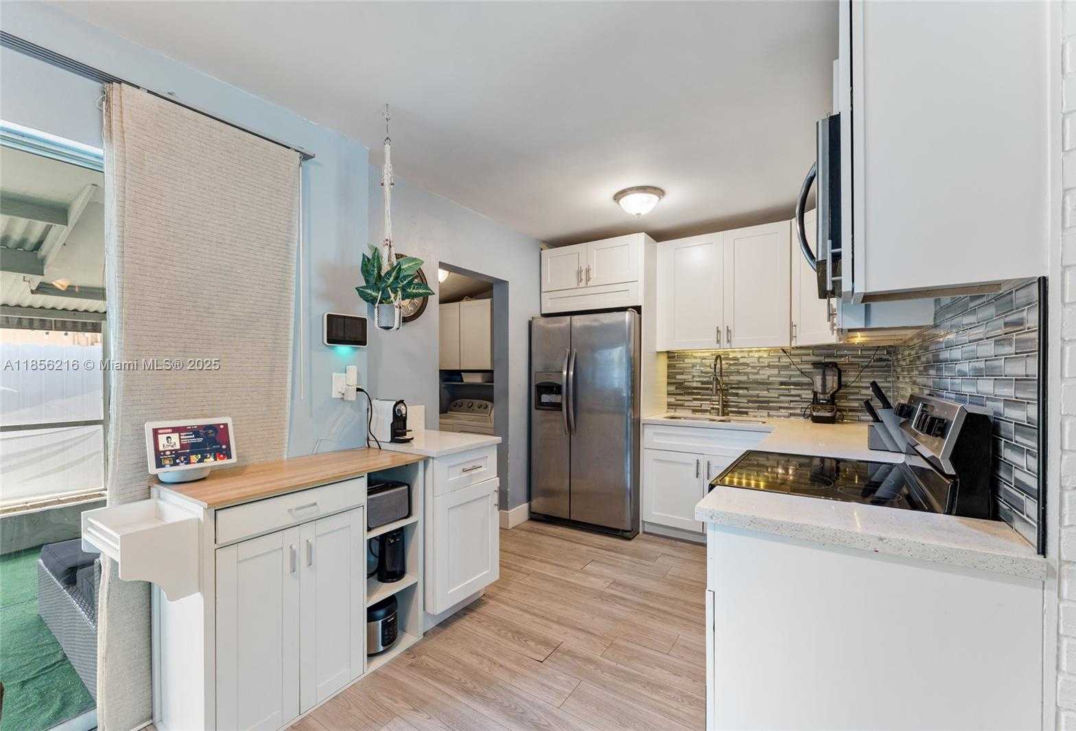 Small Image of 2020 DE SOTO DR, Miramar Number 7