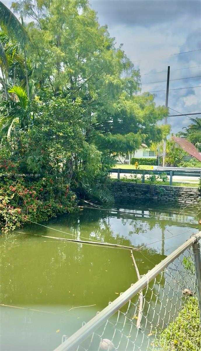 Small Image of 2500 NORTH EAST 209TH TER, Miami Number 14