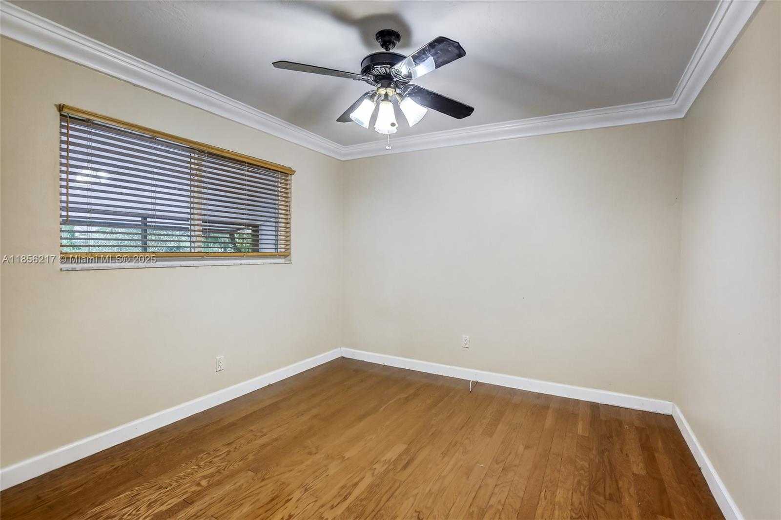 Small Image of 2500 NORTH EAST 209TH TER, Miami Number 19