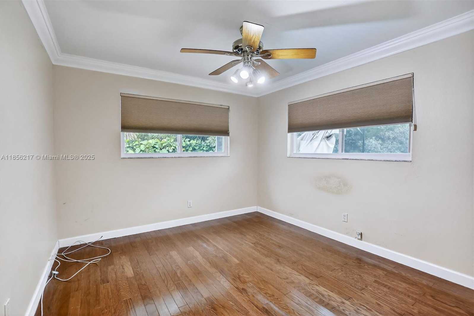 Small Image of 2500 NORTH EAST 209TH TER, Miami Number 21