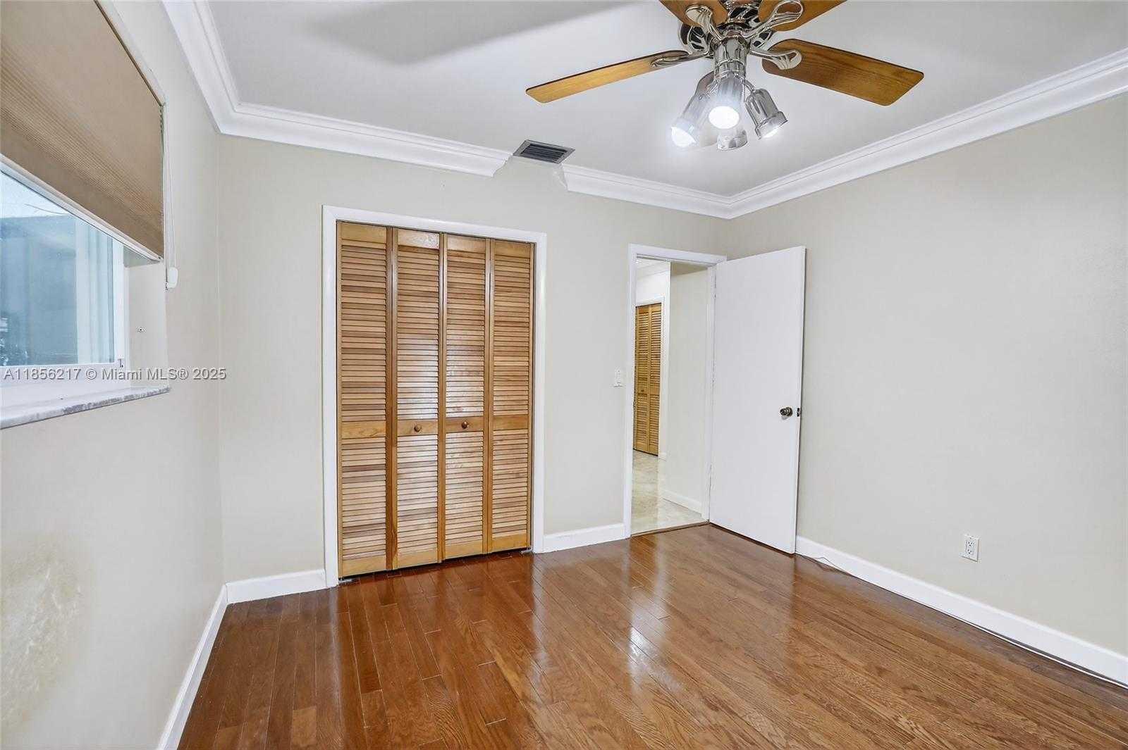 Small Image of 2500 NORTH EAST 209TH TER, Miami Number 22