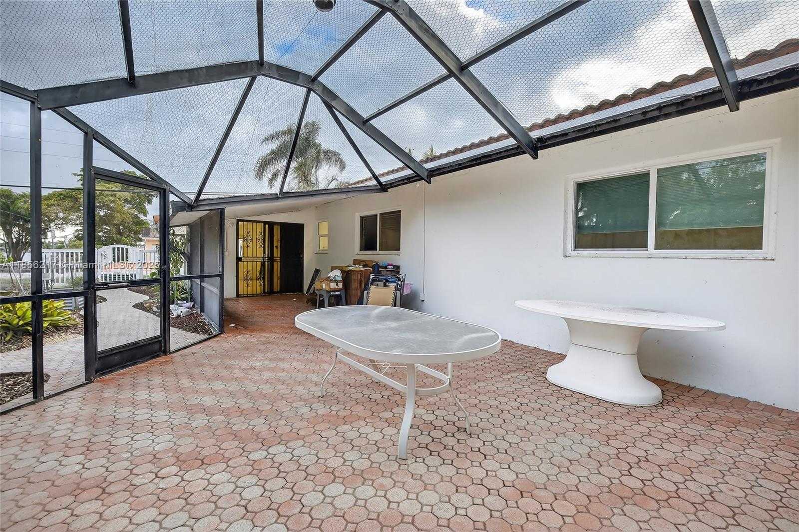 Small Image of 2500 NORTH EAST 209TH TER, Miami Number 31