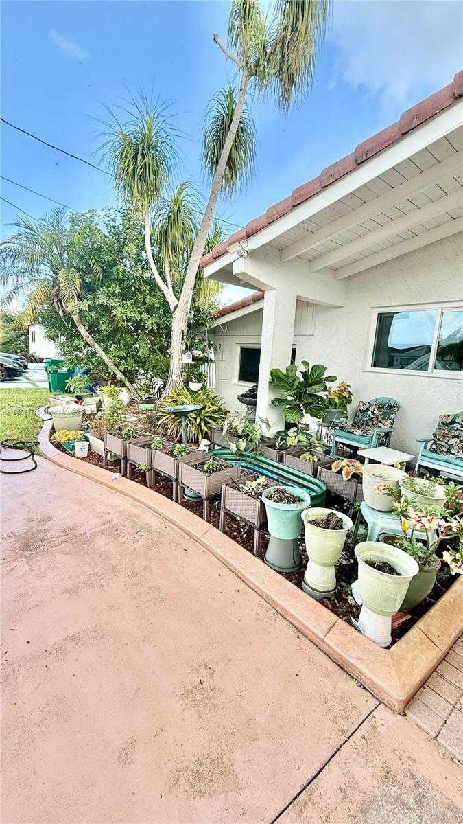 Small Image of 2500 NORTH EAST 209TH TER, Miami Number 4