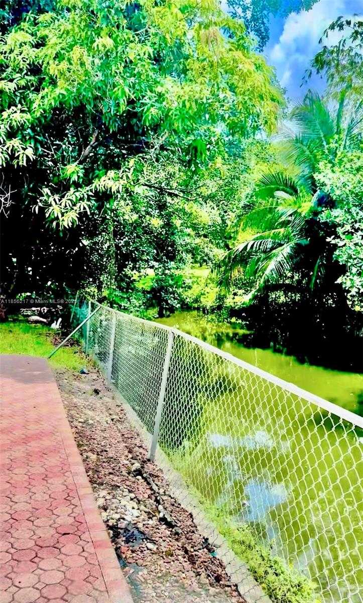 Small Image of 2500 NORTH EAST 209TH TER, Miami Number 48