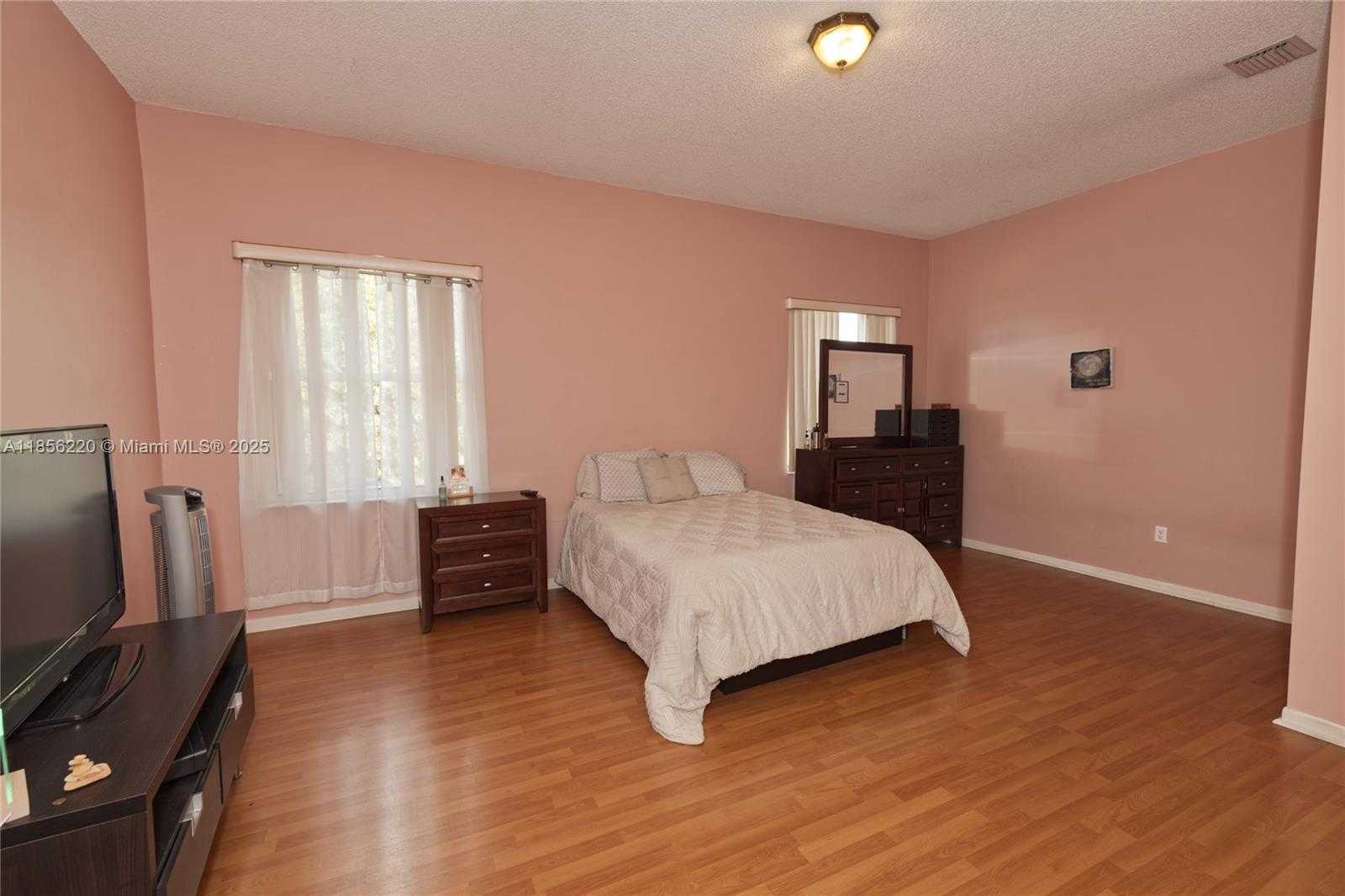 Small Image of 15343 NORTH WEST 14TH RD, Pembroke Pines Number 23