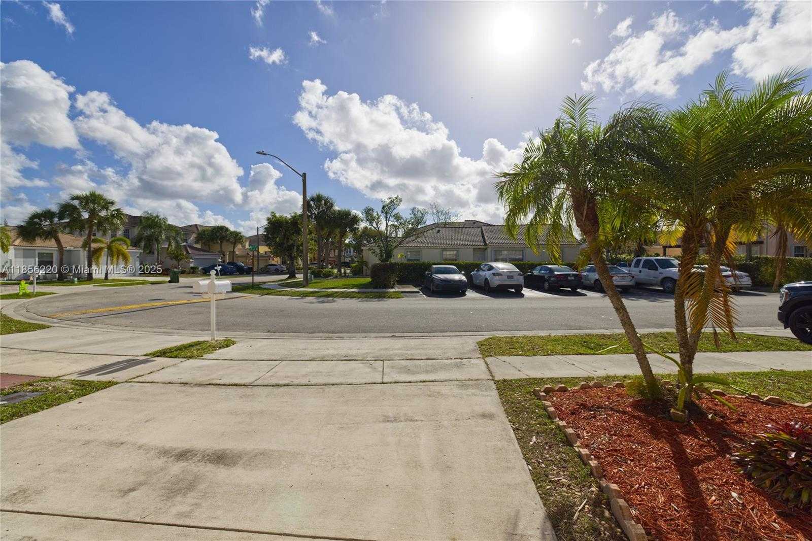 Small Image of 15343 NORTH WEST 14TH RD, Pembroke Pines Number 32