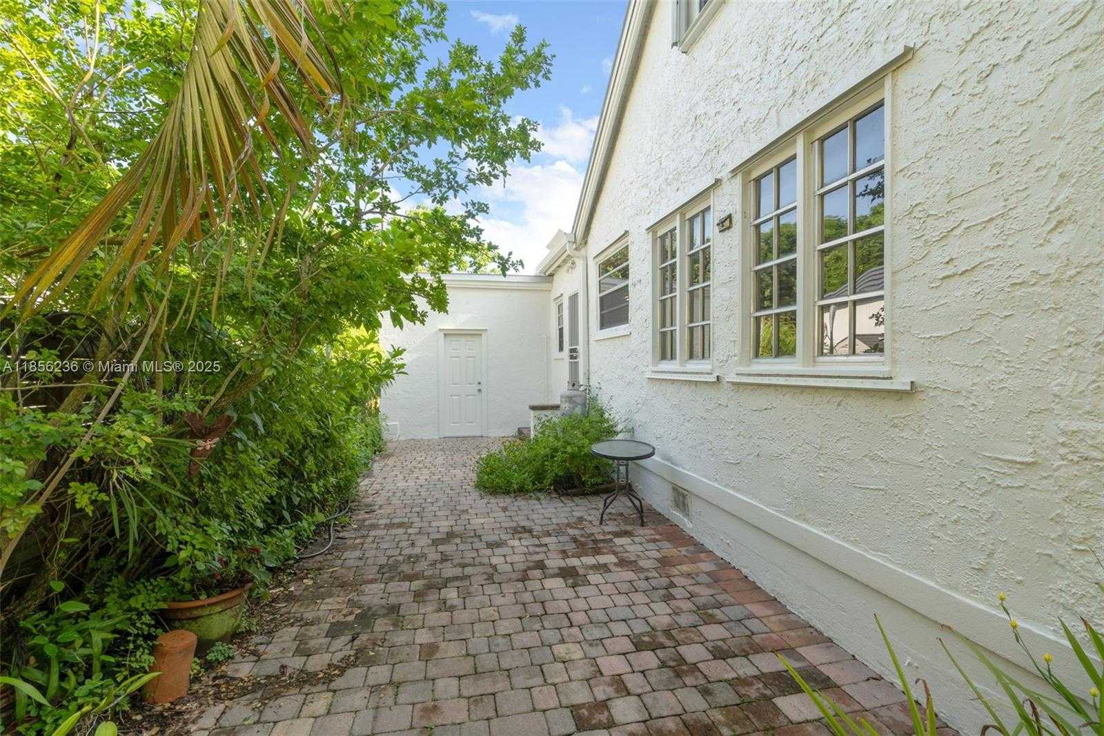 Small Image of 6243 SOUTH WEST 57TH ST, South Miami Number 23