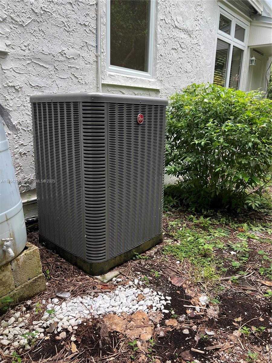 Small Image of 6243 SOUTH WEST 57TH ST, South Miami Number 40