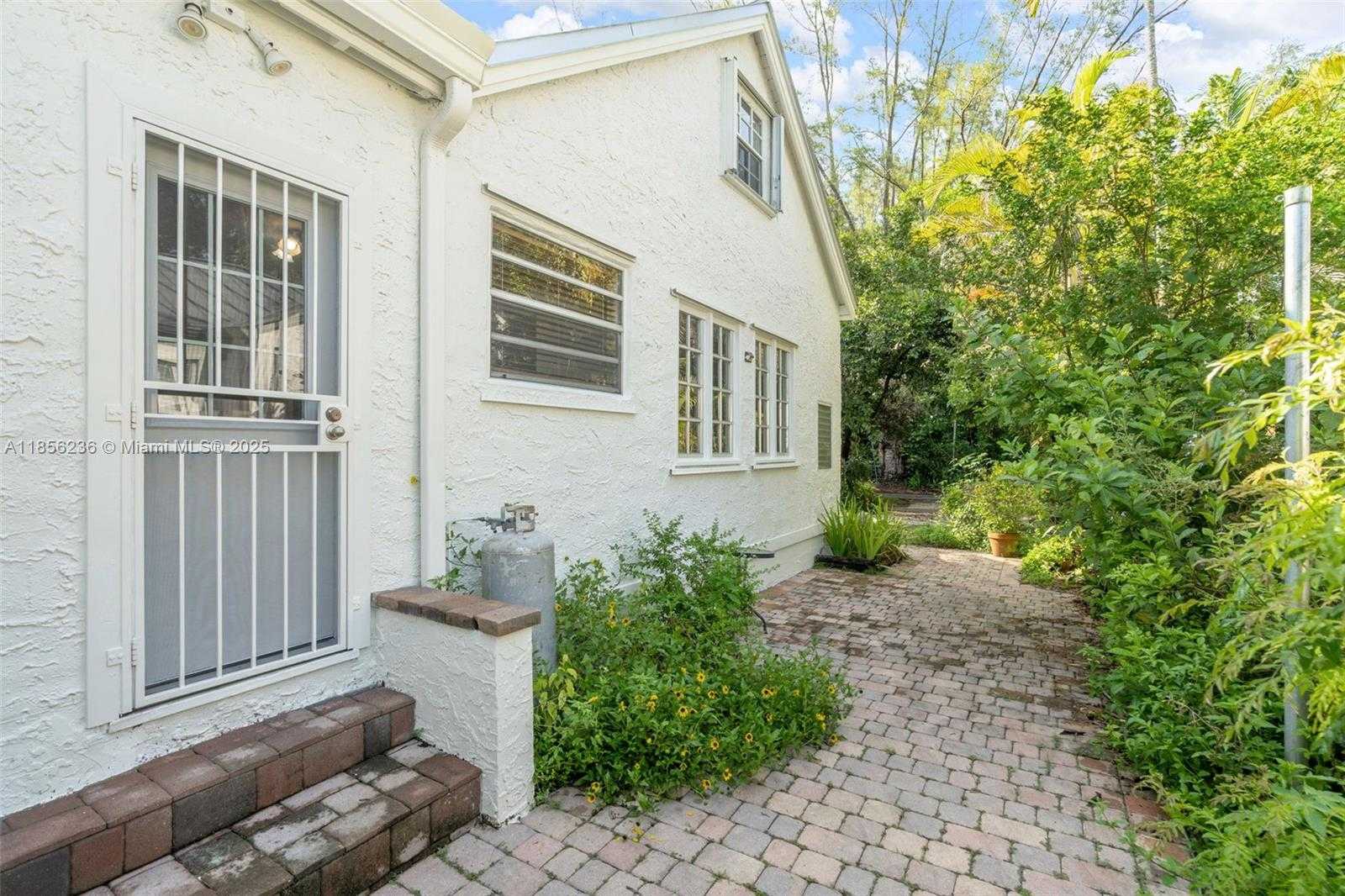 Small Image of 6243 SOUTH WEST 57TH ST, South Miami Number 7