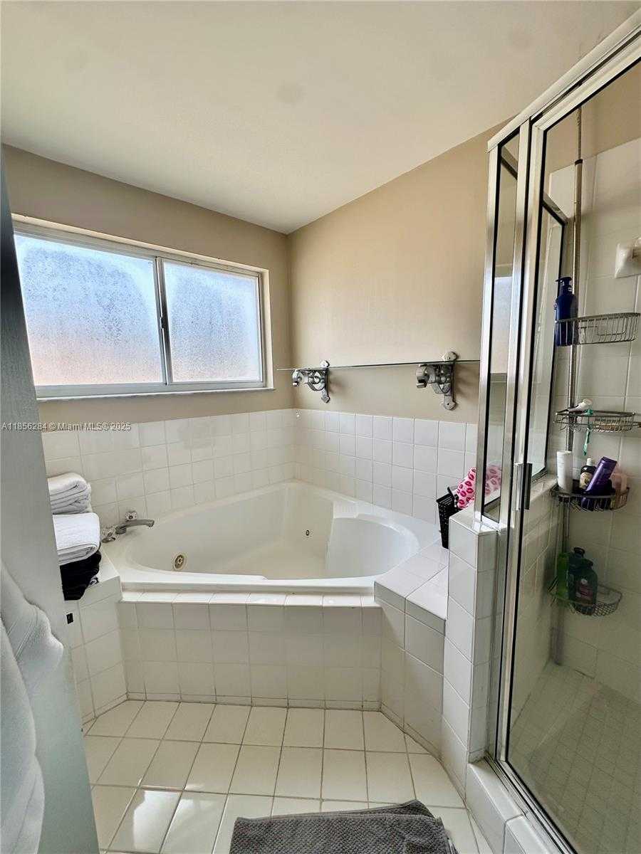 Small Image of 9942 NORTH WEST 29TH ST, Doral Number 26