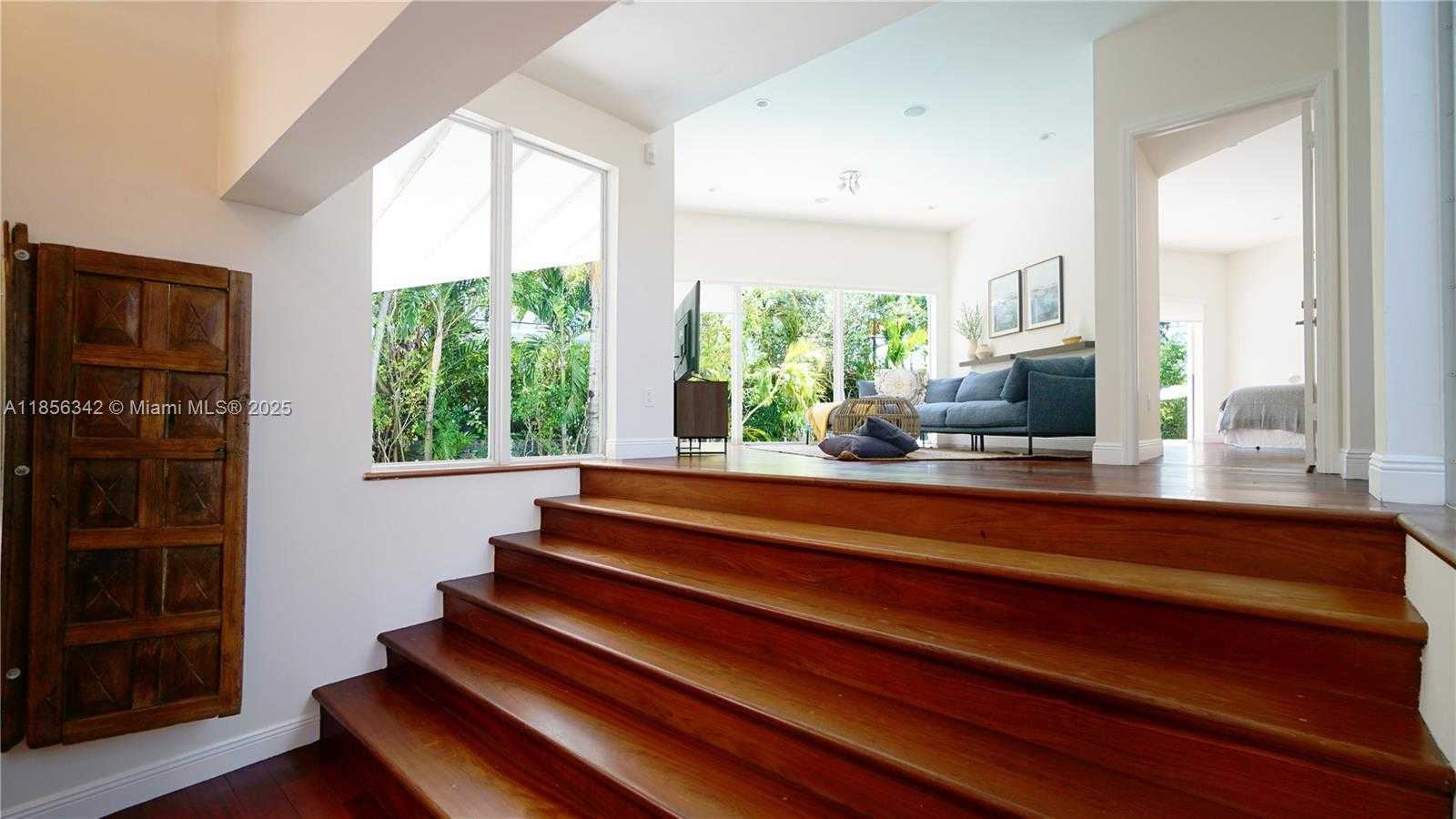 Small Image of 691 RIDGEWOOD RD, Key Biscayne Number 14