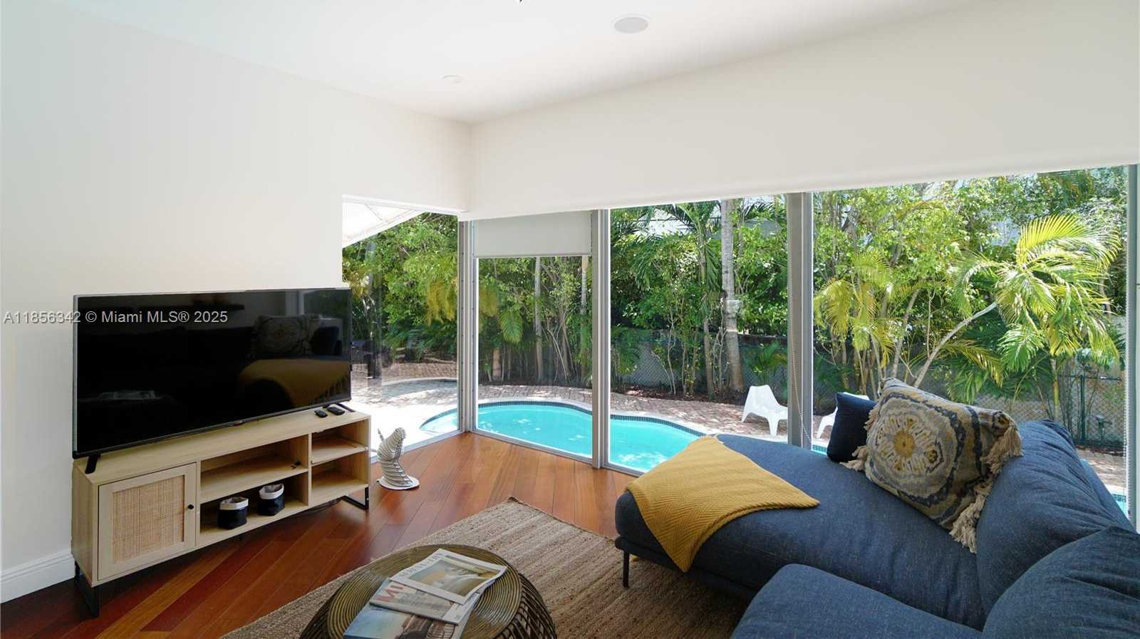 Small Image of 691 RIDGEWOOD RD, Key Biscayne Number 16