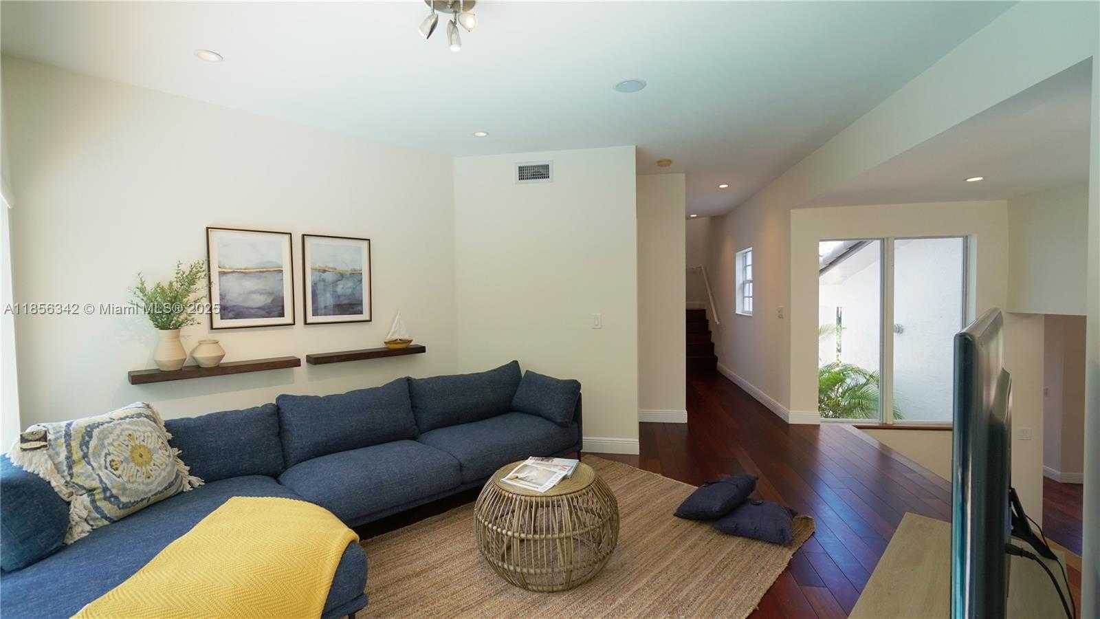 Small Image of 691 RIDGEWOOD RD, Key Biscayne Number 17