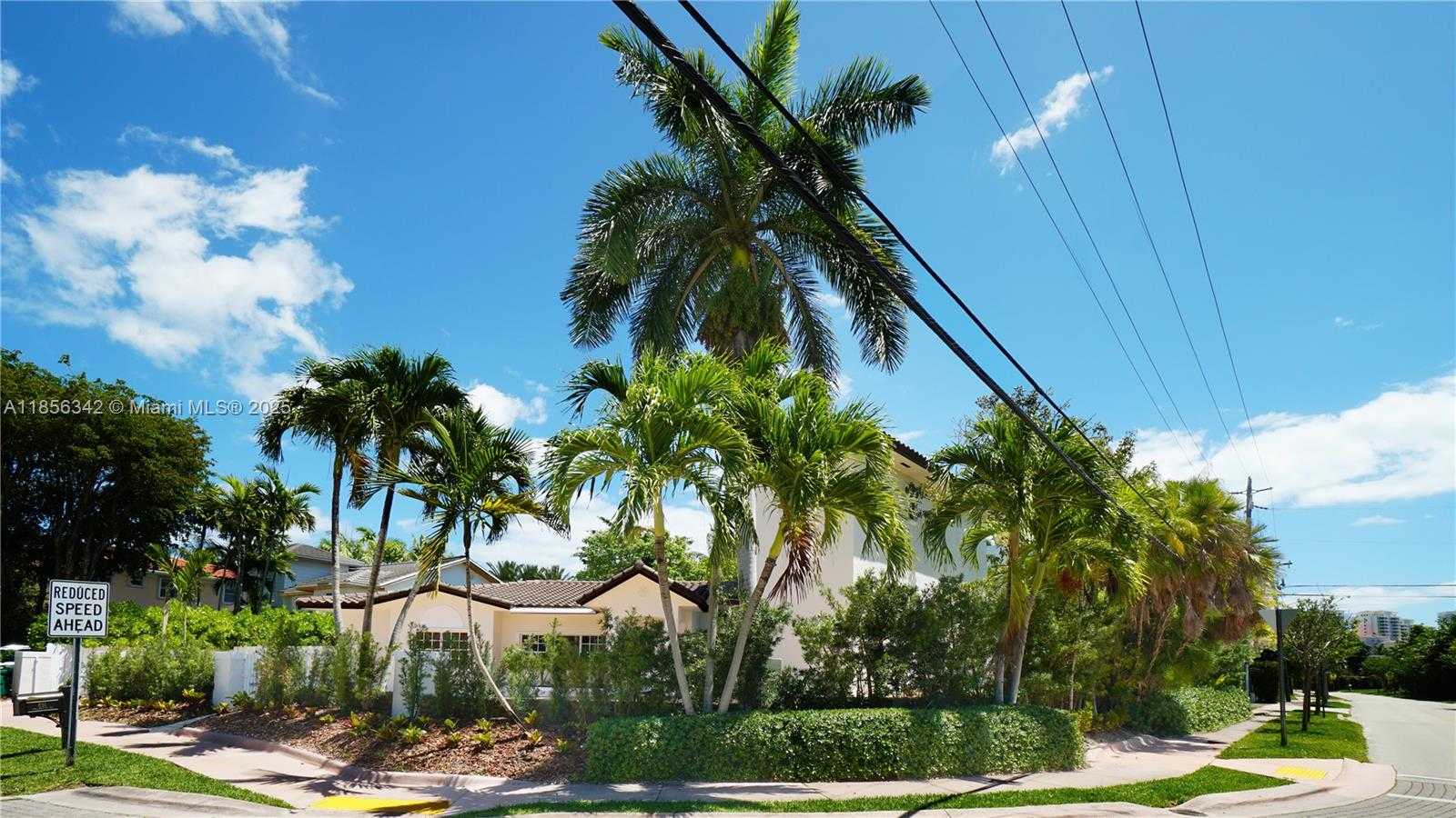 Small Image of 691 RIDGEWOOD RD, Key Biscayne Number 2