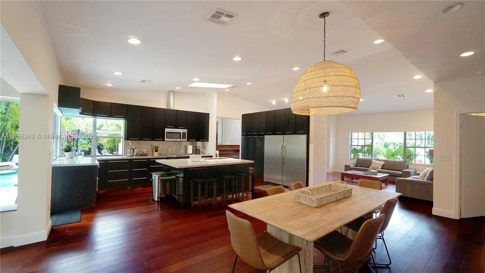 Small Image of 691 RIDGEWOOD RD, Key Biscayne Number 20