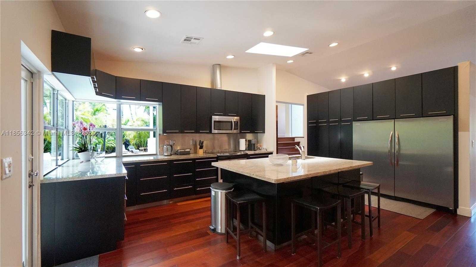 Small Image of 691 RIDGEWOOD RD, Key Biscayne Number 21