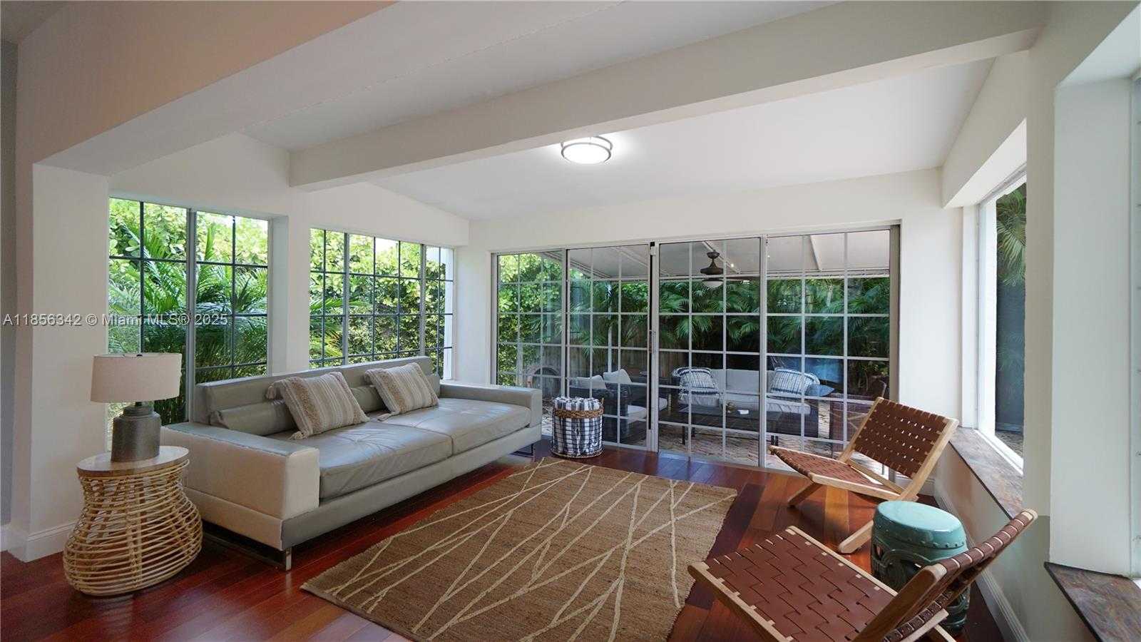 Small Image of 691 RIDGEWOOD RD, Key Biscayne Number 24
