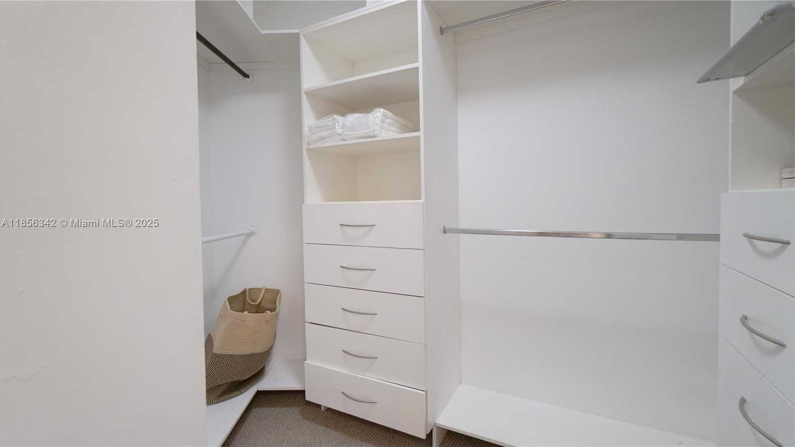 Small Image of 691 RIDGEWOOD RD, Key Biscayne Number 30